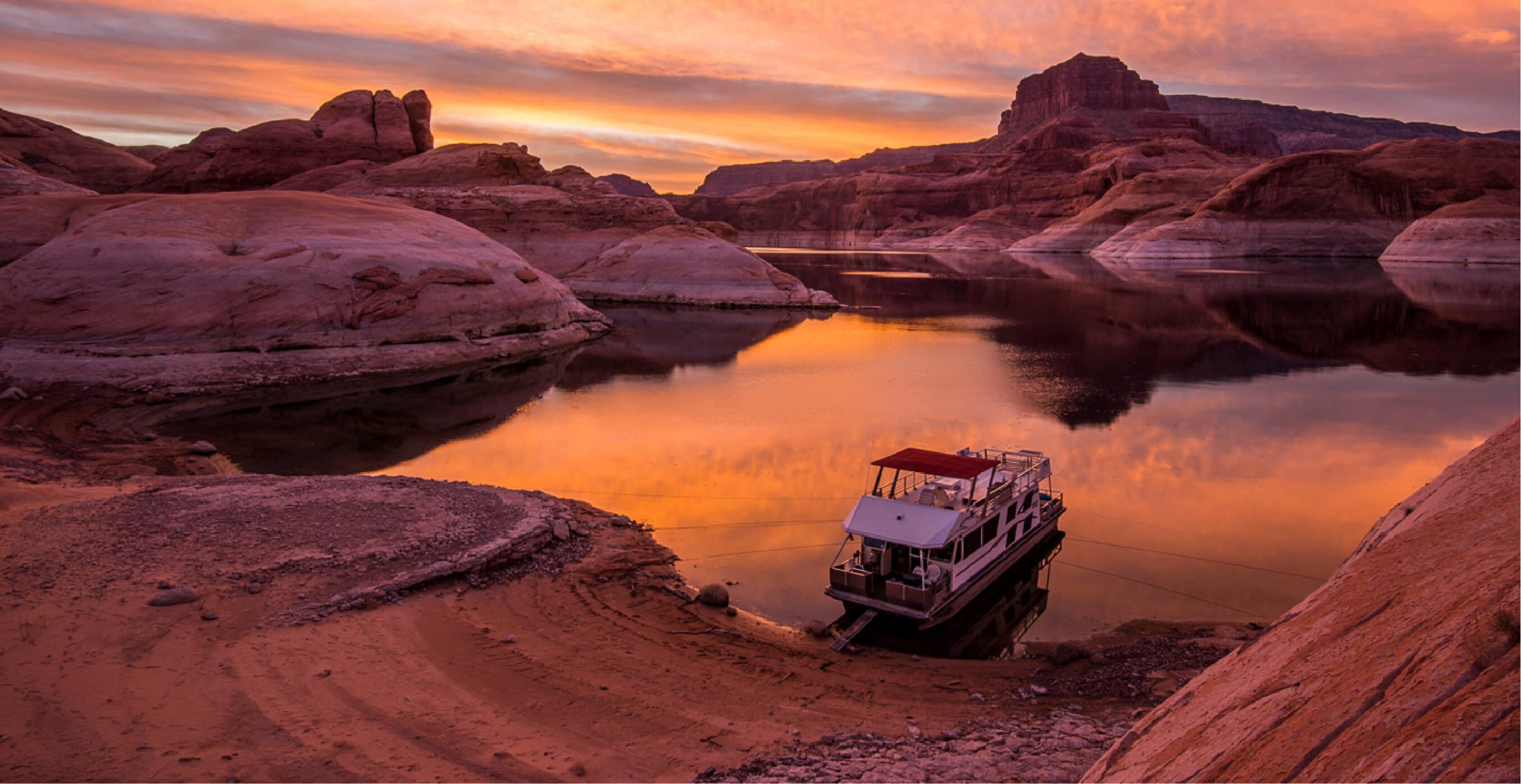 lake powell <br />
resorts + marinas